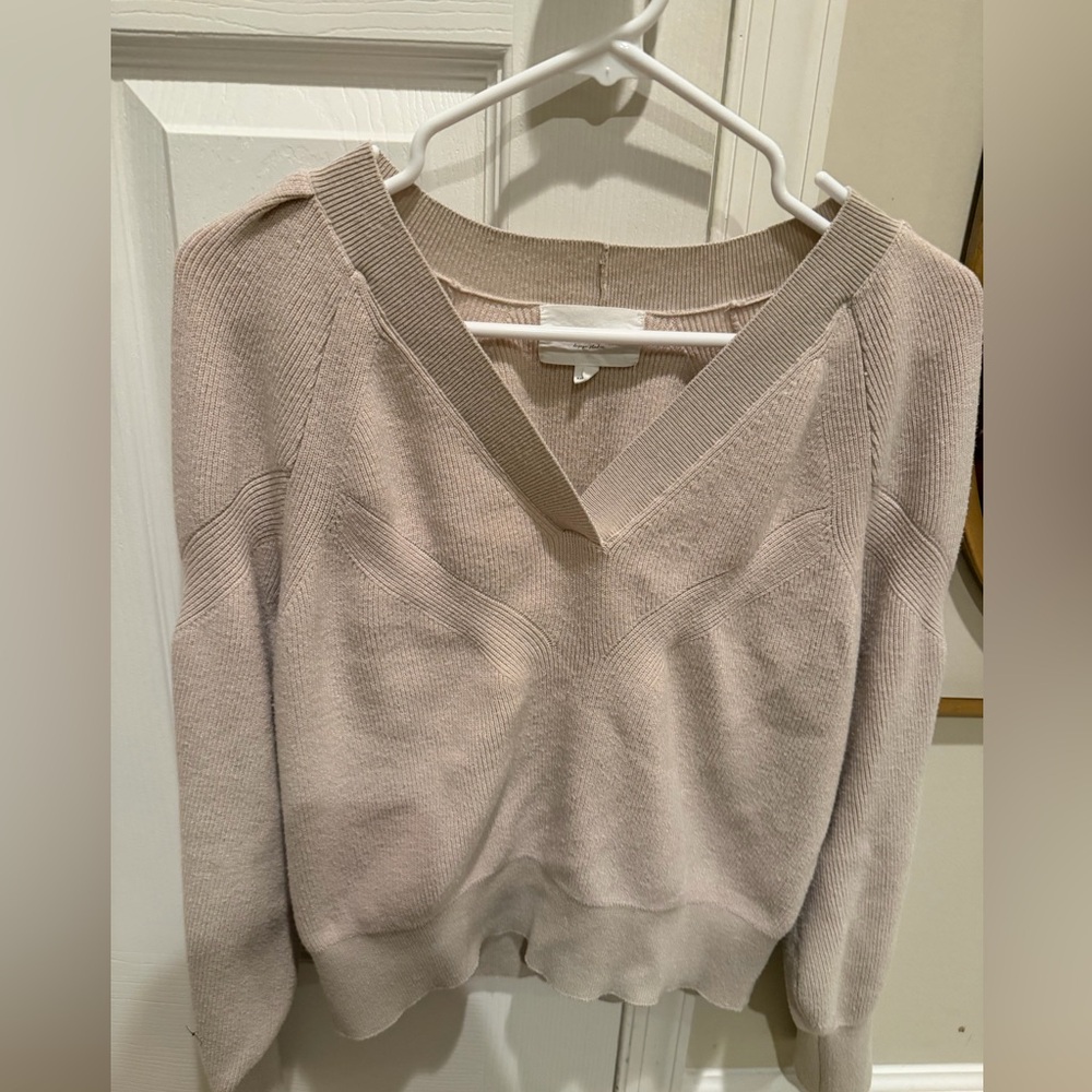 Elegant V-Neck Sweater in Soft Cream